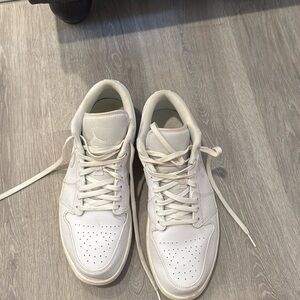 Jordan low white on white